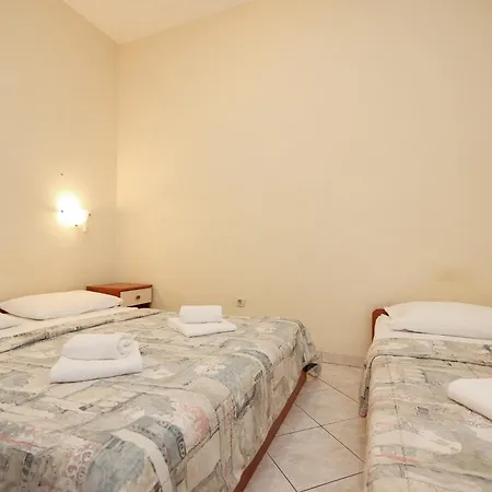 Beachfront Jermen Apartment