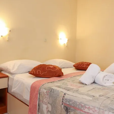 Beachfront Jermen Apartment Sukosan