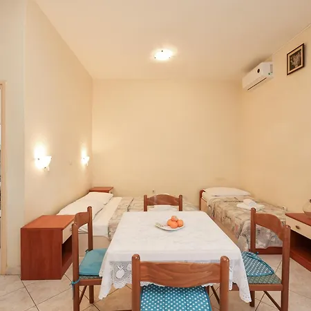 Beachfront Jermen Apartment