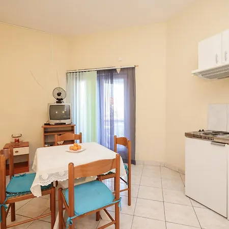 Beachfront Jermen Apartment