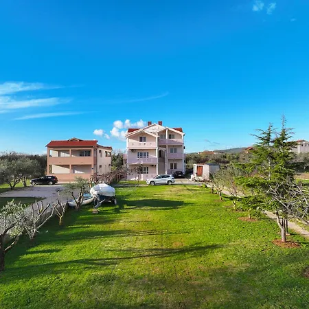 Beachfront Jermen Apartment Sukošan