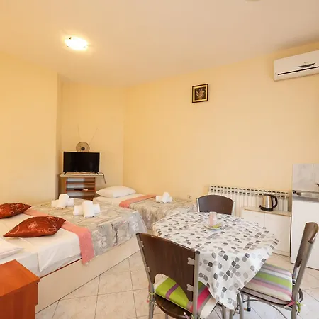 Apartment Beachfront Jermen *